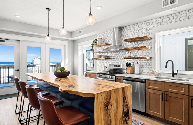 Luxury Condo w/Beach Access | Dragestil 713-3