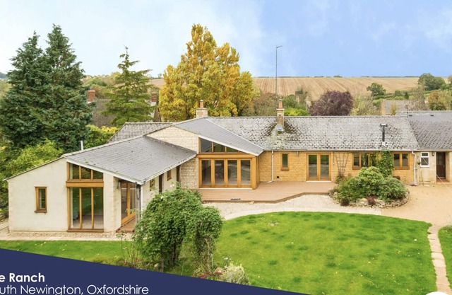 Luxury Cotswolds House sleeps 14, walk-pub, mins to Soho Farm