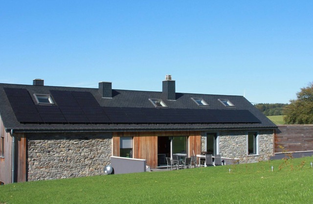 Luxury Cottage in Vaux-sur-Sûre with Jacuzzi