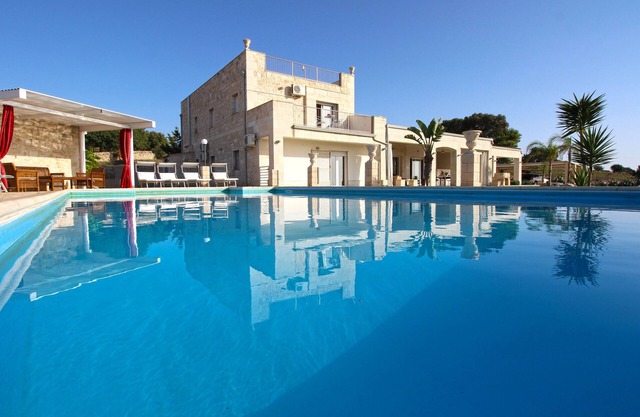 Luxury Country Villa Near To The Sea, heated Pool, Tennis And Park