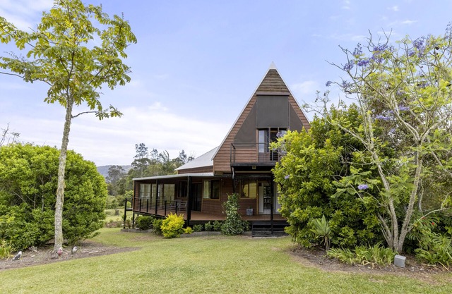 Luxury country property with AMAZING 10m pool