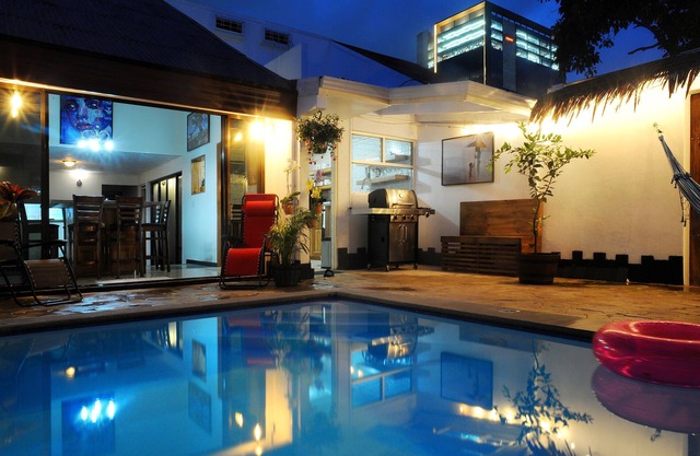 Luxury Cozy house w private heated pool, A/C, 5 min from downtown San Jose, CR