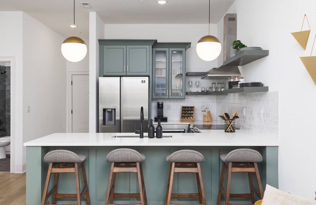 Luxury Design, Close to Broadway - 4 Beds, 2 Bedrm