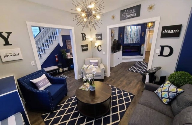 !Luxury Designed Listing! - Downtown - Soaker Tub