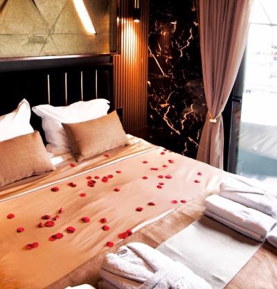Luxury Designed Suite Penthouse Center Near Metro Jaccuzi Fireplace View Bar Art
