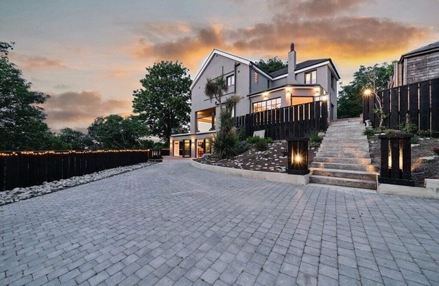 Luxury Designer Villa with hot tub and sauna