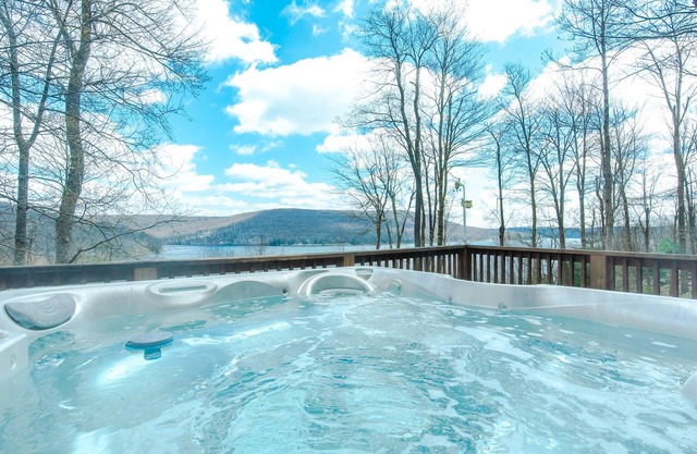 Luxury Dog Friendly Escape w/Hot Tub & Views