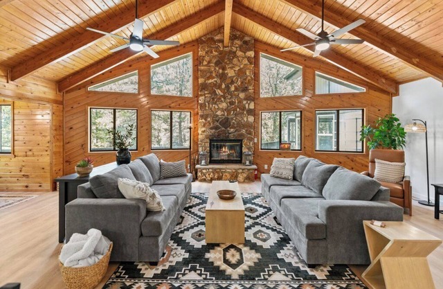 Luxury Double-Cabin with Panoramic Forest Views. Two for the price of one!