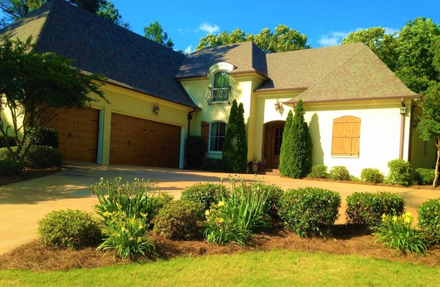 Luxury Family Home Minutes from Campus