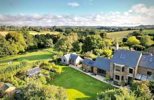Luxury four bedroom family cottage
