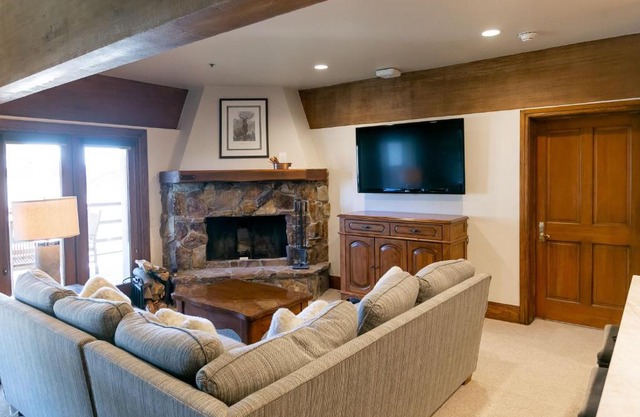 Luxury Four Bedroom Suite with Three Hot Tubs apartment hotel