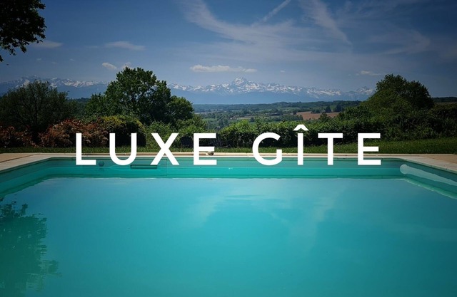 Luxury gîte with PRIVATE SWIMMING POOL and breathtaking views over the Pyrenees
