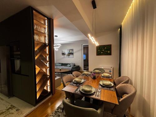 Luxury furnished apartment at the center of the city