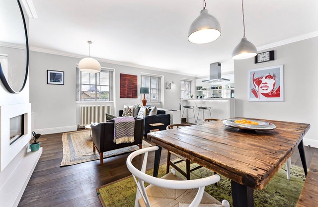 Luxury Hi End Georgian Apartment in sought after central location