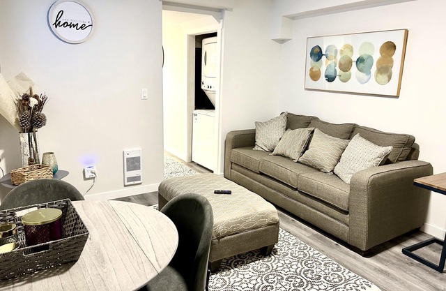 Luxury Home - Downtown Kelowna - Bar/Swim Spa