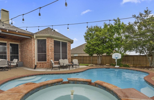 Luxury home in middle of the metroplex