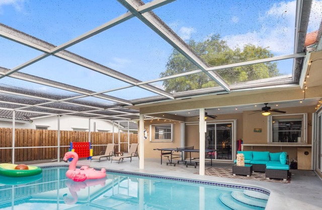 Luxury Home | Pool | Arcade | Pompano Beach | Wifi