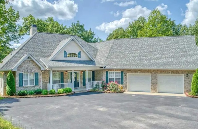 Luxury Home with 3 Bed, 3.5 bath, fireplace on 4 ac