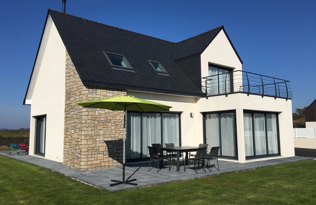 Luxury house facing the Blancs Sablons beach