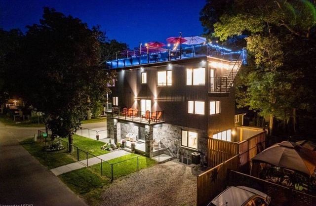 Luxury house with Hot Tub/Games room/Firepit,7 Beds/Rooftop/BBQ