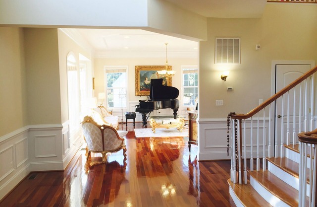Luxury huge Victorian Villa 7000 sq ft. 15 min to DC. Sleeps 27 guests.