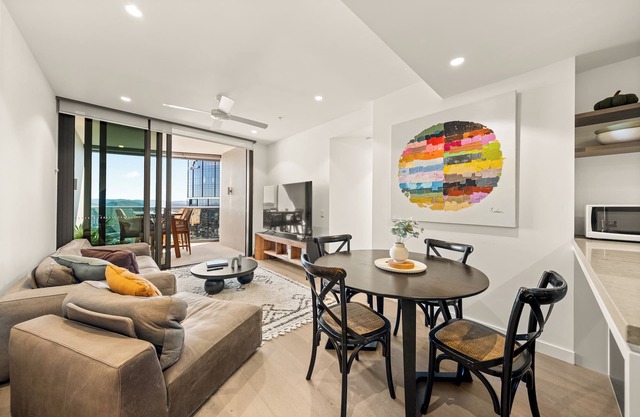 Luxury in Queens Wharf with car park