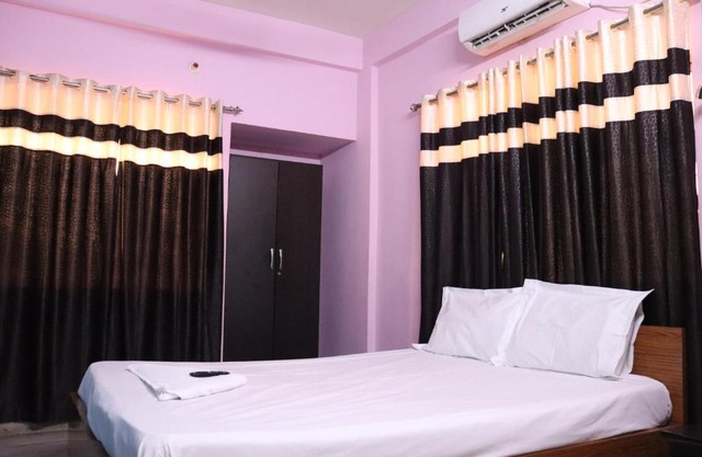 LUXURY INN TOLLYGUNGE