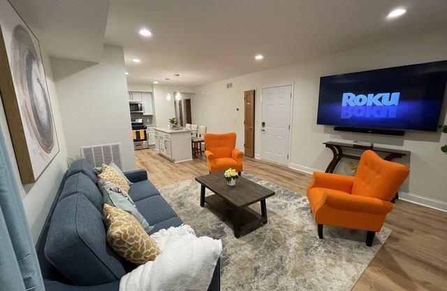 Luxury King Suite—Steps from Mayo Clinic Hospital