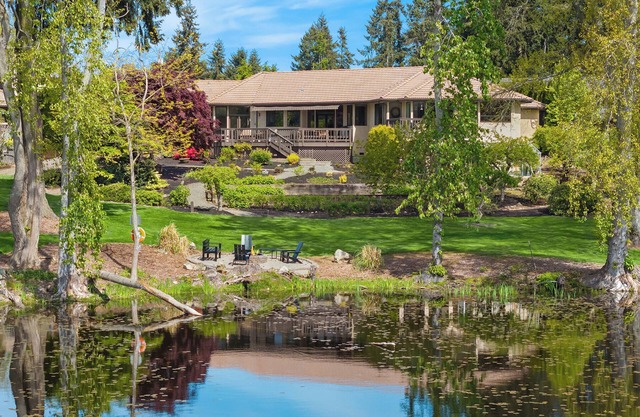 Luxury Lakefront Retreat. #Bellevue #lakefront #vacation