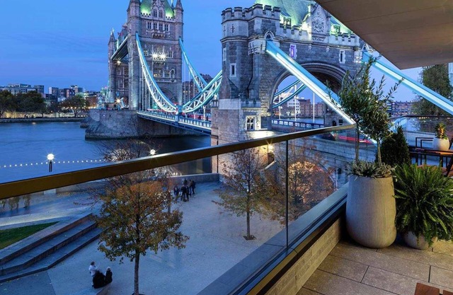 Luxury Large Direct Views Tower Bridge and River Views Sleeps 8