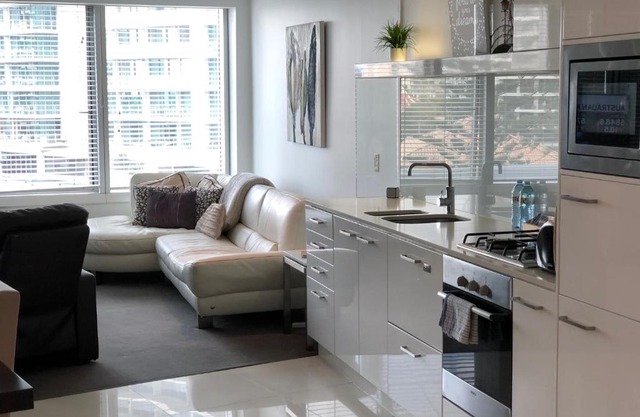 Luxury Large One Bedroom Surfers Paradise