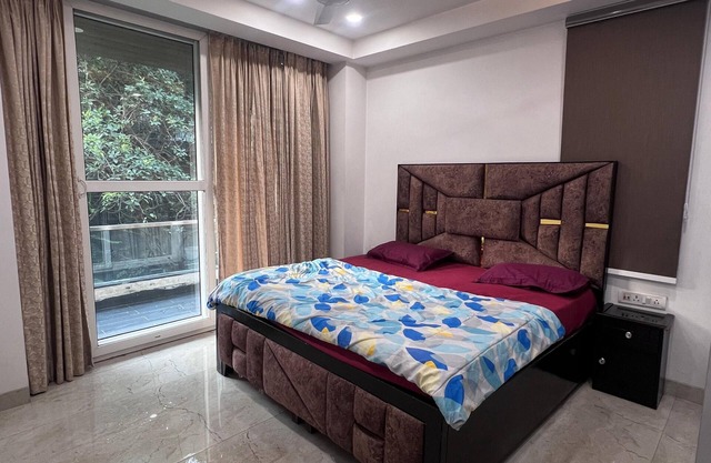 Luxury living 3bhk with Big BalconynIn posh area New friends colony, South Delhi