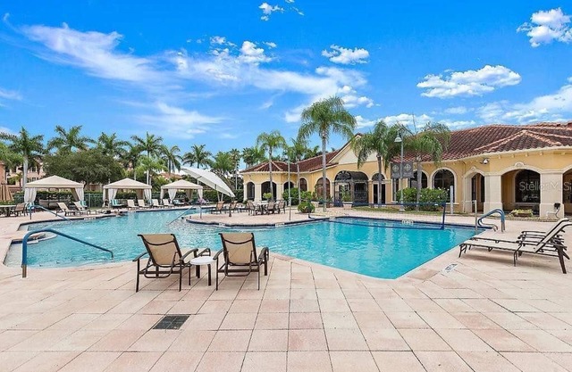 Luxury, Location & Convenience. w/2 King Beds. pet friendly, waterfront views