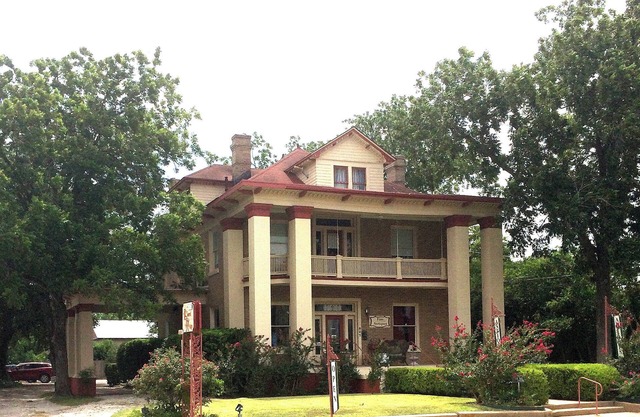 Luxury Lodging in the Heart of Historic Downtown Gonzales