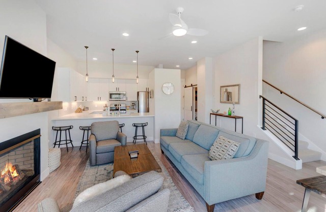 Luxury Loft 3 I Hot Tub I Great Views I Best Price I Discounted Attractions