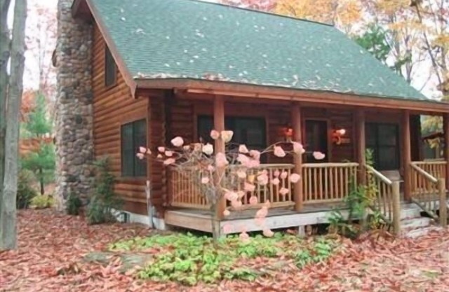 Luxury Log Home at the Sugar Shack at Lake Goshorn