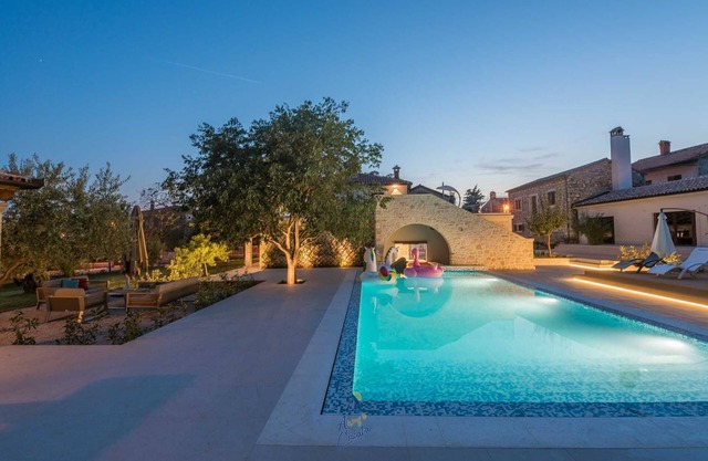 Luxury Mediterranean 4-BR Villa for 8 with Sauna and Heated Pool