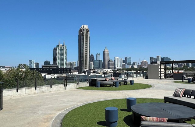 Luxury Midtown Oasis: Rooftop & Pool