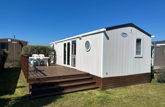 Luxury Mobile Home, Near Beach, Pool, Fitness, Sleeps 6