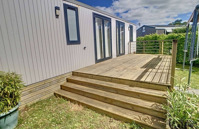 Luxury Mobile Home, 6 People, 3 Bedrooms, 2 Bathrooms, Pool, Near Beach, Pets Allowed