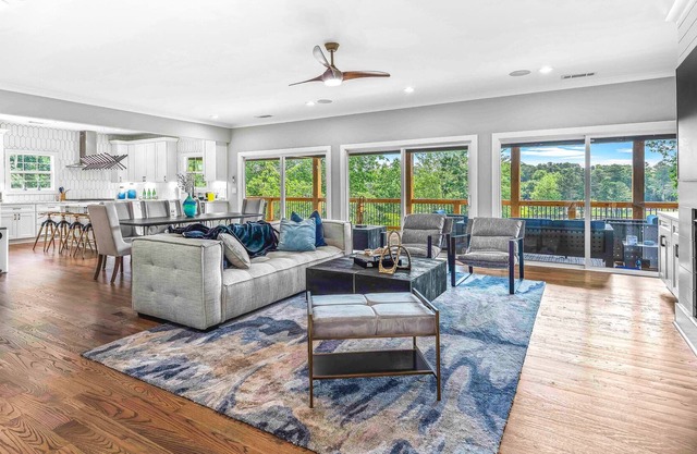 Luxury Modern Lake House with Deep Water Dock & Amazing View, South End of Lake