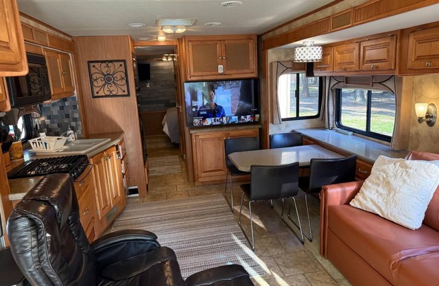 Luxury Motorhome in South Crestview with WiFi, AC