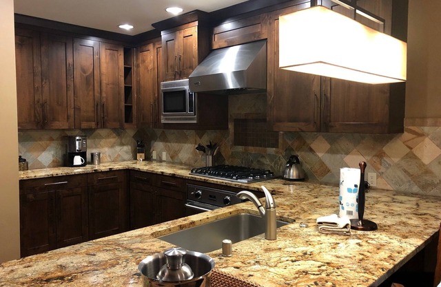 Luxury Northstar Lodge for New Years 500 feet away from the ski gondola!