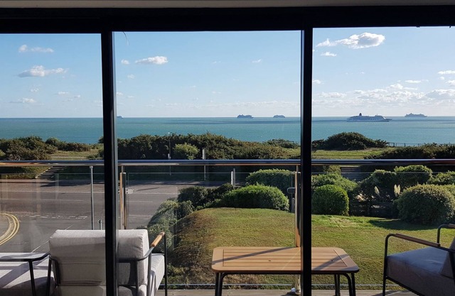 LUXURY OCEAN VIEW HOUSE Southbourne seafront, between Bournemouth/Christchurch