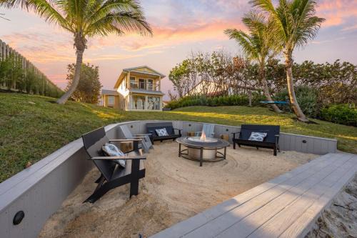 Luxury Oceanfront Vacation Home in Cocoa Beach 6 Bedrooms, Game Room & Direct Beach Access Sleeps 14