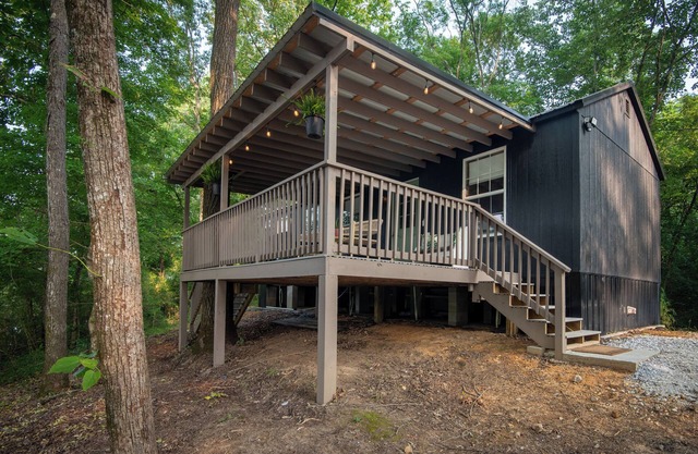 Luxury Off-Grid Retreat - Lakeside Treehouse
