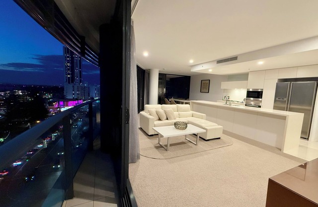 Luxury Oracle Stay Tower 2 Retreat 2BR Lvl 8