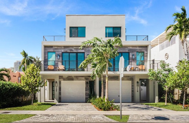 Luxury Paradise walk to Las Olas -5 mins to Beach