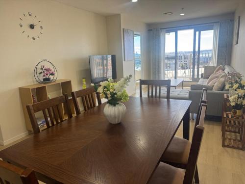 Luxury Penthouse 2 bd 2 bth 2 carparks Pool