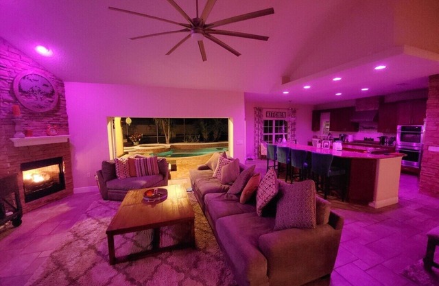 * Luxury Pool * Hot Tub * 86 Inch TV *